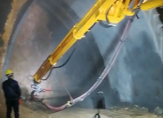 隧道混凝土湿喷台车施工视频