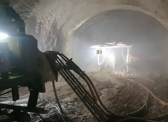 隧道用双喷头液压湿喷机施工视频